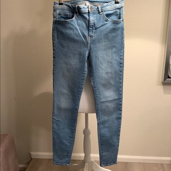 Forever 21 Blue Skinny Jeans Light Wash - Picture 1 of 12